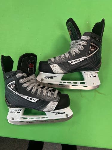 Junior CCM U+ 06 Hockey Skates | Size 2.5