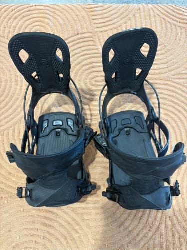 Large Flow Nx2 Snowboard Bindings (Used)