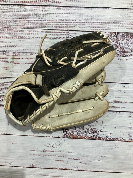Black Mizuno Supreme RH Softball Glove 12.5" (Used)