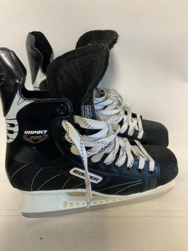 Used Bauer IMPACT 200 Senior Hockey Skate Senior 11 11823-S000037122