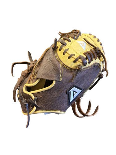 Used Akadema AGC98 BB/SB Catchers RH Throw Brown 32" 10299-S000305161