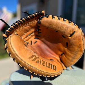 Mizuno World Win RH Catcher's Baseball Glove 33.5" (Used)