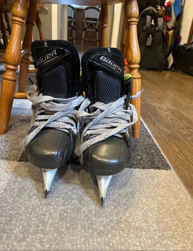 Bauer Pro Hockey Goalie Skates Regular Width Size 5 (Used)
