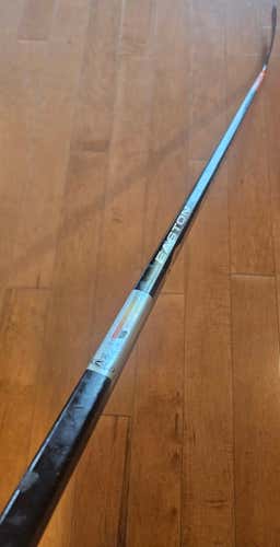 Easton Synergy 350 Hockey Stick – Right Hand – Iginla Blade – 95 Flex (Used)