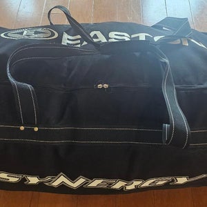 Easton Synergy Large Hockey Equipment Bag – Spacious – Excellent Condition (Used)