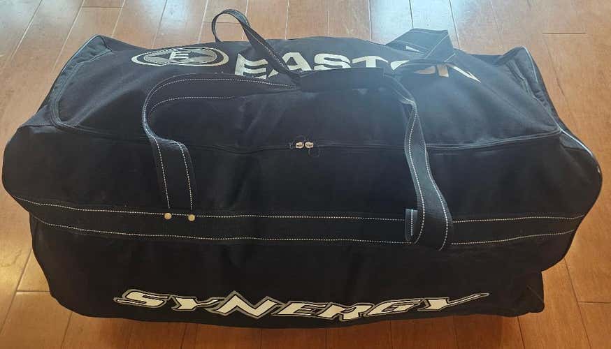 Easton Synergy Large Hockey Equipment Bag – Spacious – Excellent Condition (Used)