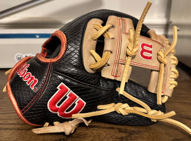 Wilson A2000 RH Infield Baseball Glove 11.25" (Used)