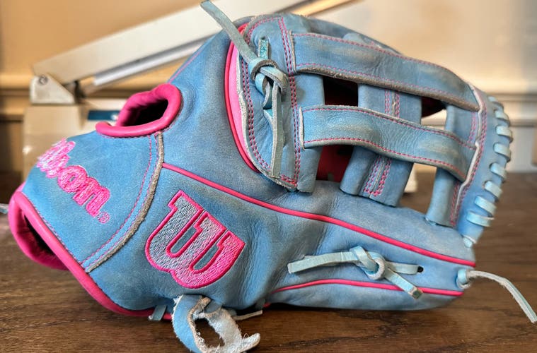 Wilson A2000 RH Infield Baseball Glove 12" (Used)