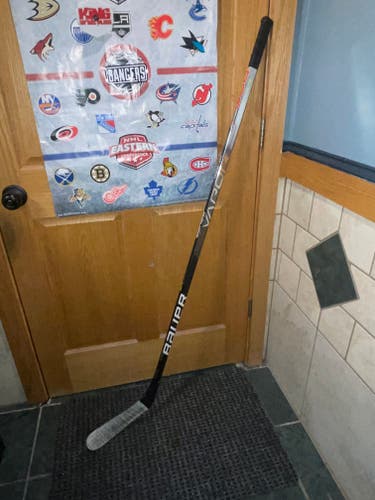 Intermediate Bauer Vapor Hyperlite Right Handed Hockey Stick P92 65 Flex (Used)