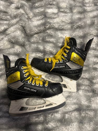 Black/Yellow 2017 Bauer Supreme Ignite Pro+ Hockey Skates Extra Wide Width Size 3.5 (Used)