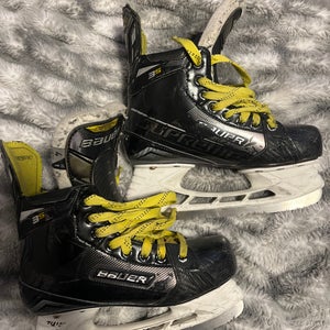 Black 2020 Bauer Supreme 3S Hockey Skates Size 4 (Used)