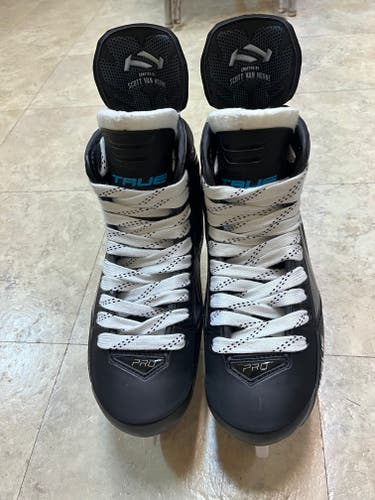 True Catalyst Pro Hockey Skates Regular Width Pro Stock Sz 9