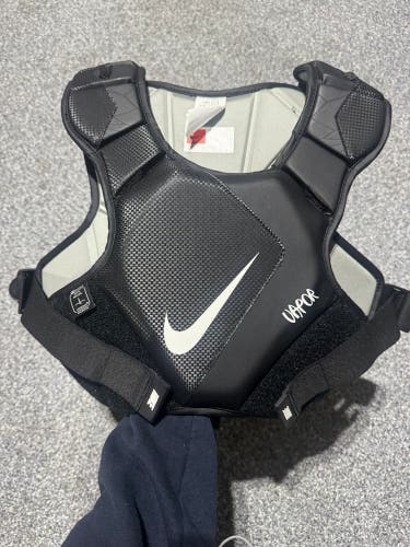 Large Adult Nike Vapor Shoulder Pads (Used)