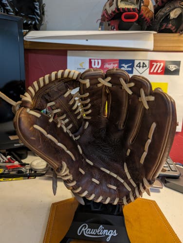 Outfield RH Mizuno Classic Pro Soft Baseball Glove 12.75" (Used)