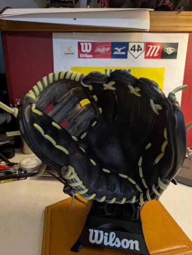 Infield RH Wilson A2000 Baseball Glove 12" (Used)