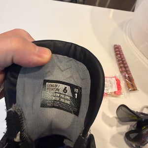 2023 Bauer Vapor Hyperlite 2 Hockey Skates 6 (Used)