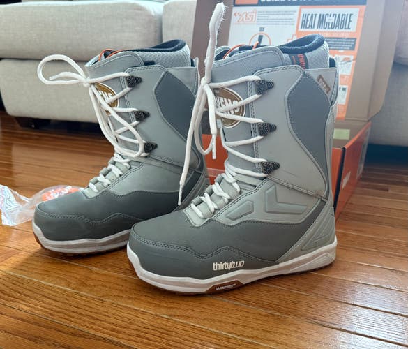 Men's Size M 9.0 (W 10.0) Thirty Two TM-2 Snowboard Boots Stiff Flex All Mountain (Used)