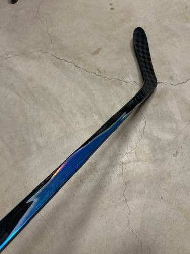 Intermediate Bauer Vapor Flylite Left Hand Hockey Stick p28 65 Flex (New)