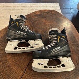Bauer Supreme 150 Hockey Skates Size 1 (Used)