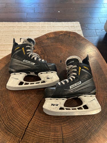 Bauer Supreme 150 Hockey Skates Size 1 (Used)