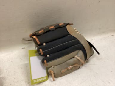 Used DSG9500BG BB/SB Glove RH Throw Black And Grey 9 1/2" 11725-S000497233