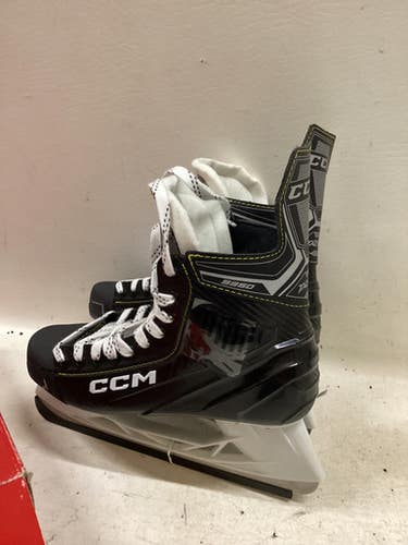 Used CCM SUPER TACKS 9350 Senior Hockey Skate Senior 9 11725-S000497631