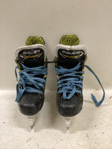 Used Bauer SUPREME M4 Junior Hockey Skate Junior 02.5 11725-S000497564