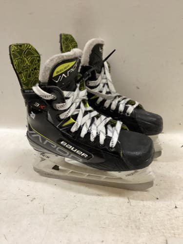 Used Bauer VAPOR 3X Junior Hockey Skate Junior 03 11725-S000497565