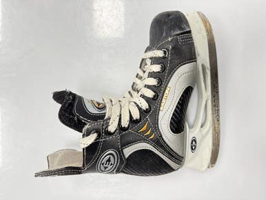 Used Easton SYNERGY 200 Junior Hockey Skate Junior 02 11860-S000303987