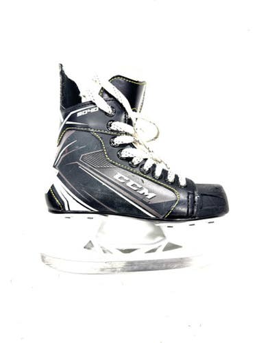 Used CCM 9040 Junior Hockey Skate Junior 02 11860-S000304009