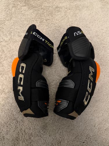 Senior Large CCM Tacks AS-V Pro Elbow Pads (Used)