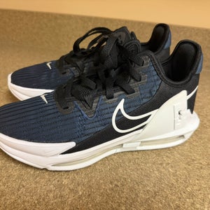 Women's Size M 6.5 (W 7.5) Nike lebron witness 7 Shoes (New)