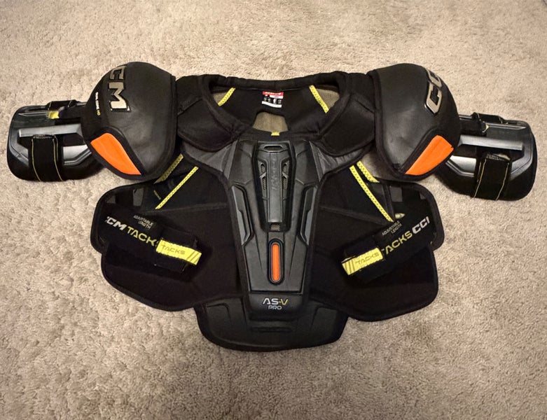 Men's Large Senior CCM Tacks AS-V Pro Shoulder Pads (Used)