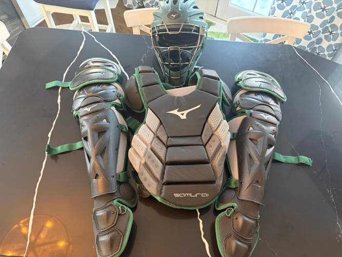Green Mizuno Samurai Catcher's Set (New)