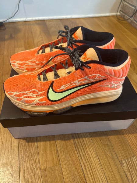 Men's Size M 12.5 (W 13.5) Nike Shoes (Used)