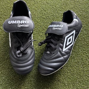 Black Men's Size M 10.5 (W 11.5) Umbro Speciali Maxim FG Molded Cleats Cleats (New)