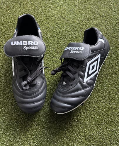 Black Men's Size M 10.5 (W 11.5) Umbro Speciali Maxim FG Molded Cleats Cleats (New)