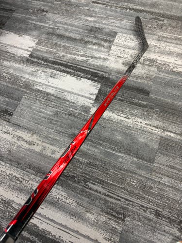 Senior Bauer Vapor Hyperlite 2 Hockey Stick Left Hand P28 70 Flex Pro Stock (Used)