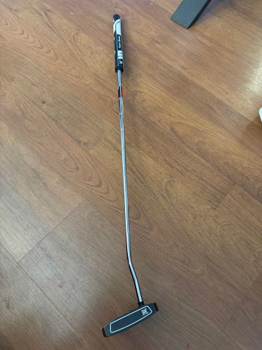 Black Odyssey DFX Right Handed Putter 35" (Used)