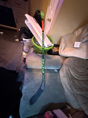 Youth CCM JetSpeed 20 Right Handed Hockey Stick P28 Less Than 30 Flex (Used)