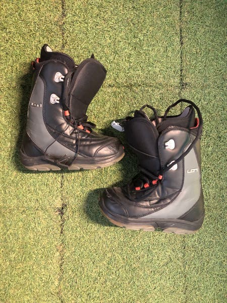 burton ion grom snowboard boots Kid's USED Size 3 Black you’re covered when your rider shoots up a size Burton Kids Grom BOA® Snowboard