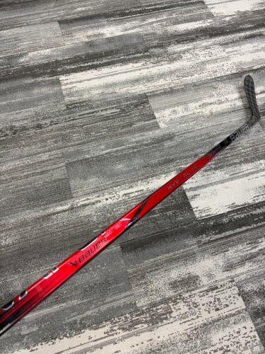 Senior Bauer Vapor Hyperlite 2 Hockey Stick Left Hand P28 70 Flex Pro Stock (Used)