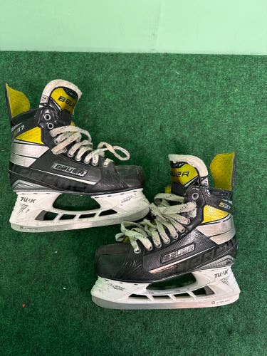 Senior Bauer Supreme S37 Hockey Skates (Regular) 7.5 (Used)