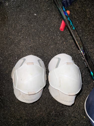 Medium Adult Nike vapor select Arm Pads (Used)