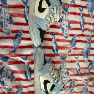 Air Jordan 1 Mid – University Blue / Black / White (Big Kids 5y)