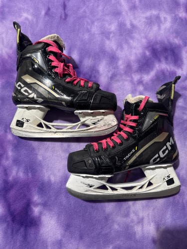 Intermediate CCM Tacks AS580 Hockey Skates Size 4.5 (Used)