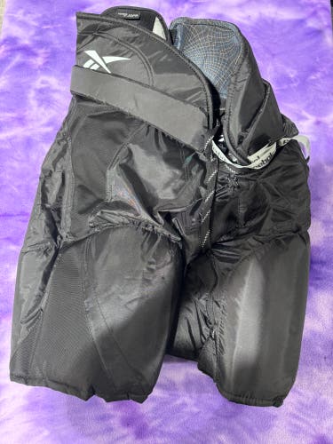 Black Senior Large Reebok 5k Hockey Pants (Used)