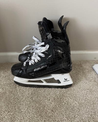 2022 Bauer Supreme Mach Hockey Skates Size 4.5 (Used)