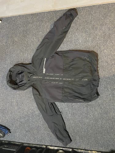 Black Men's Large Burton Jacket (Used)