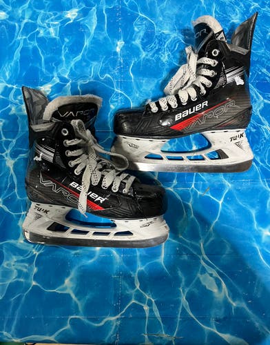Senior Bauer Vapor X3 Hockey Skates Regular Width 8 (Used)